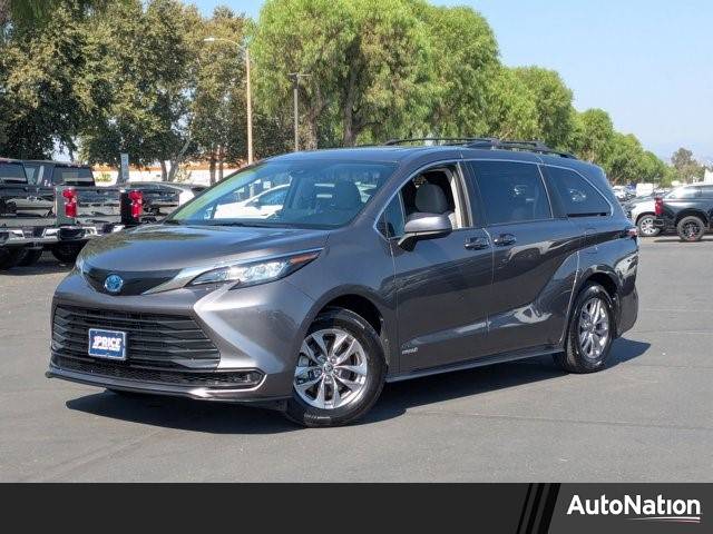 2021 Toyota Sienna LE — Minivan — 42,346 mi — Valencia, CA