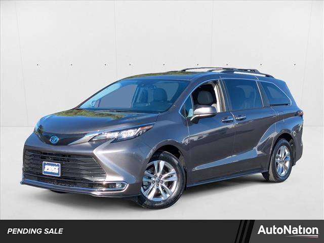 2022 Toyota Sienna XLE — Minivan — 24,389 mi — Valencia, CA