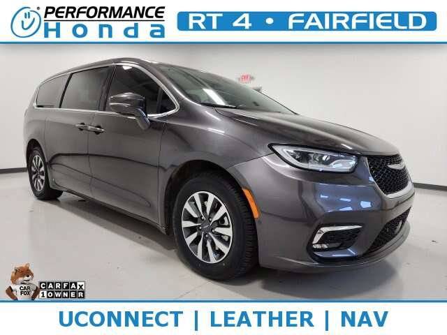 2022 Chrysler Pacifica Hybrid Touring L — Minivan — 93,057 mi — Fairfield, OH