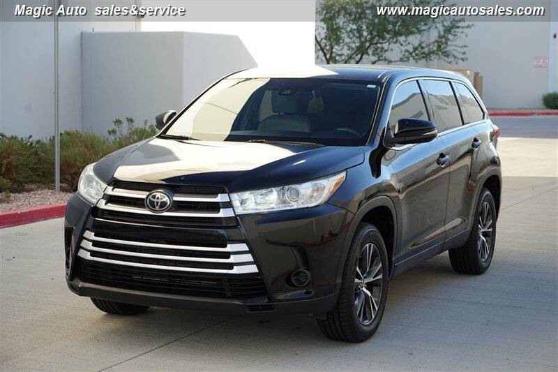 2019 Toyota Highlander LE V6 — SUV — 87,021 mi — Phoenix, AZ