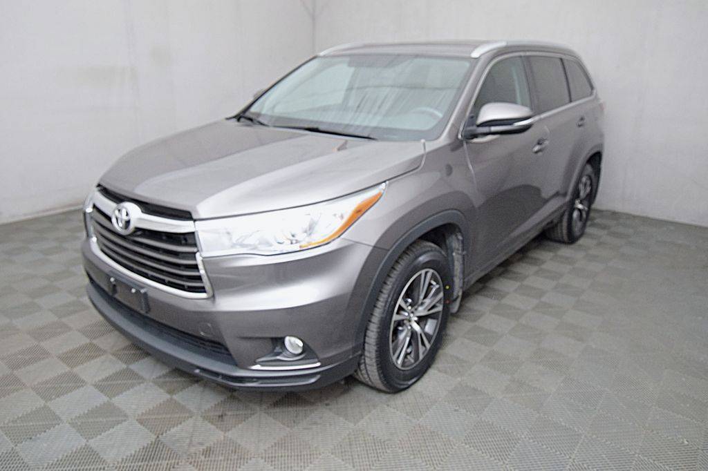 2016 Toyota Highlander XLE — SUV — 101,430 mi — Puyallup, WA