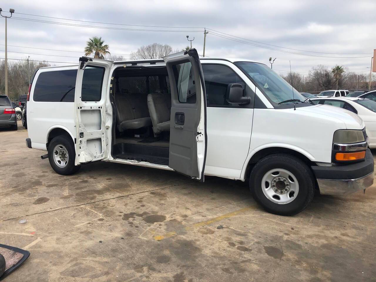 2014 Chevrolet Express Passenger LT — Passenger Van — 212,225 mi — Houston, TX