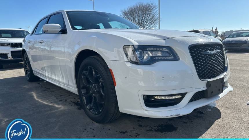 2022 Chrysler 300 Touring L — Sedan — 54,026 mi — Columbus, OH