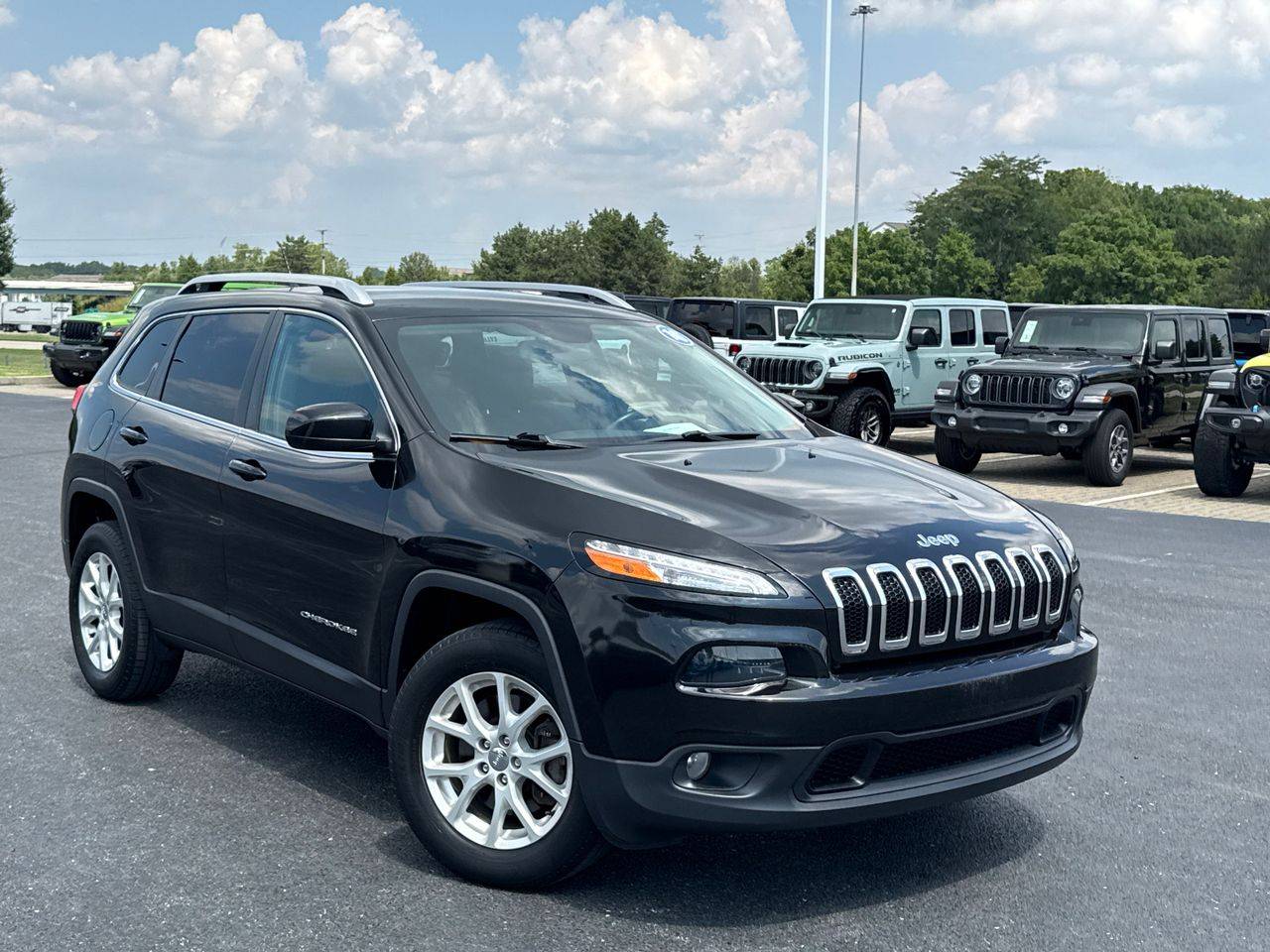 2016 Jeep Cherokee Latitude — SUV — 123,502 mi — Columbus, OH