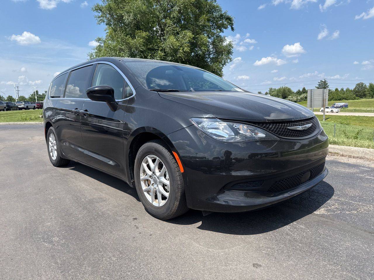 2022 Chrysler Voyager LX — Minivan — 60,414 mi — Columbus, OH
