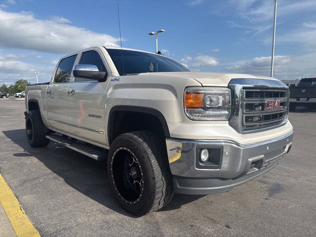 2014 GMC Sierra 1500 SLT — Pickup Truck — 145,410 mi — Columbus, OH