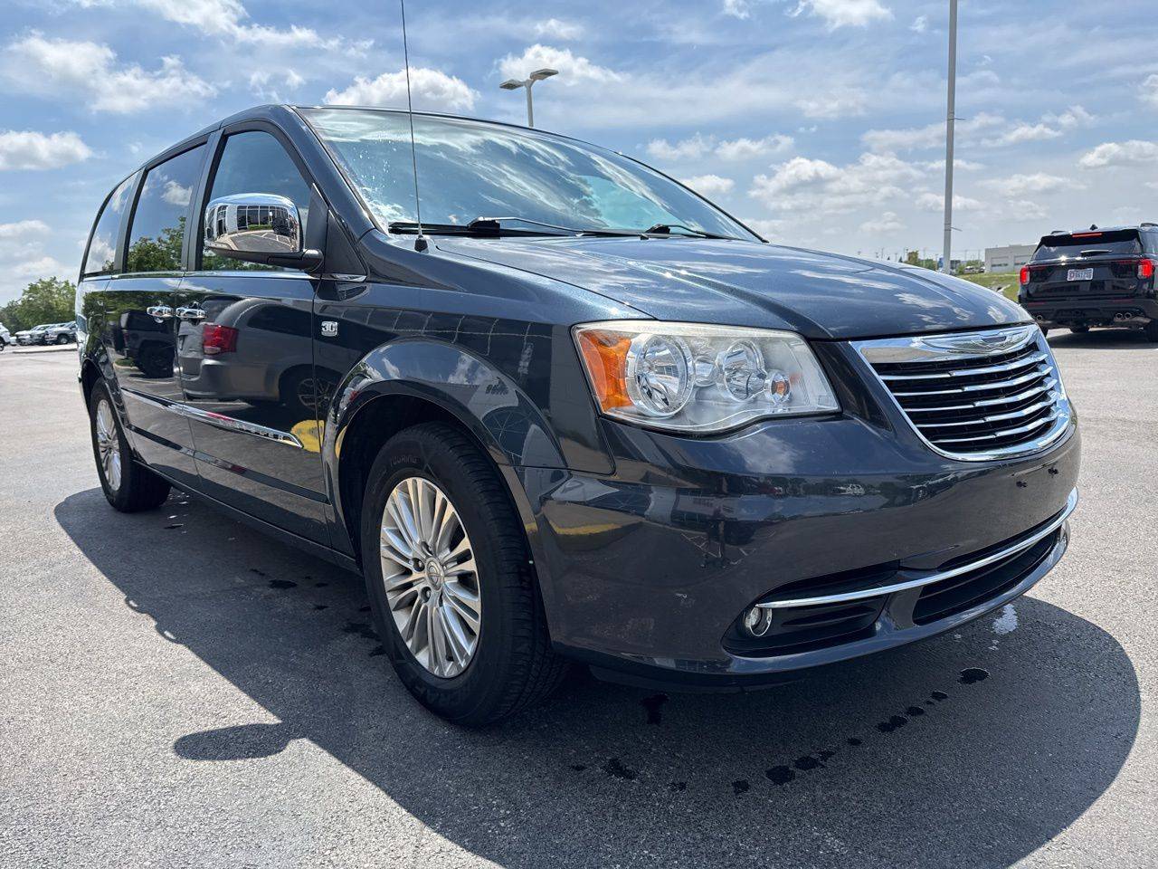 2014 Chrysler Town & Country Touring-L 30th Anniversary Edition — Minivan — 95,211 mi — Columbus, OH