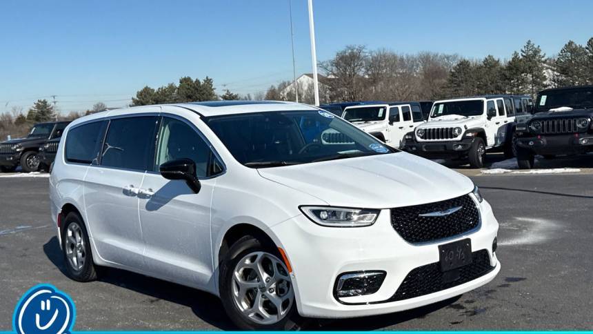 2024 Chrysler Pacifica Limited — Minivan — 5,260 mi — Columbus, OH