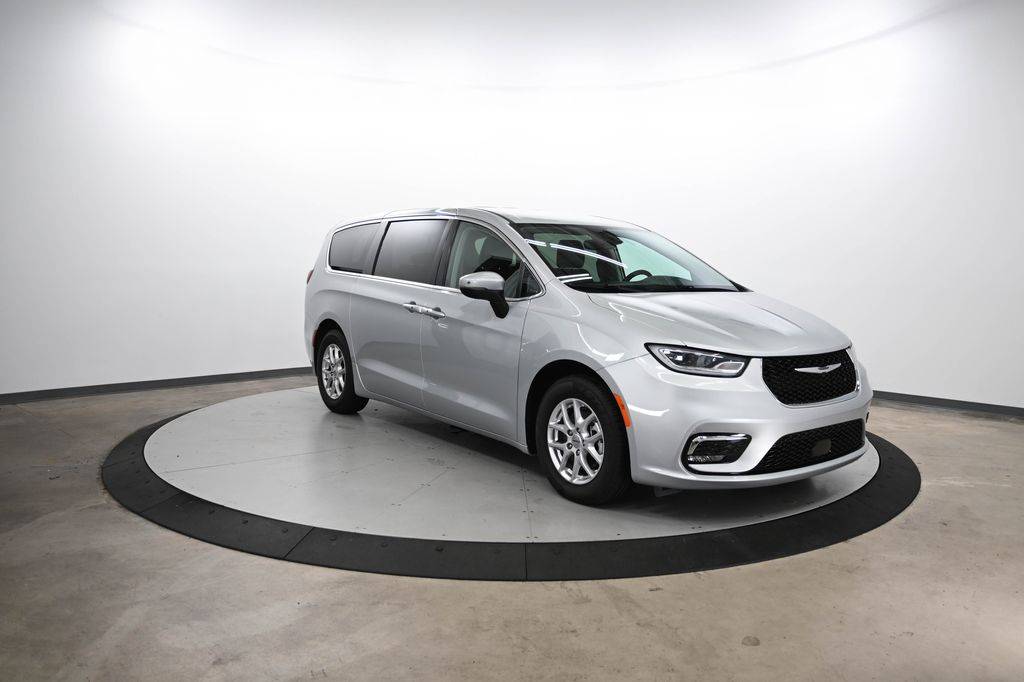 2023 Chrysler Pacifica Touring L — Minivan — 71,835 mi — Huntersville, NC