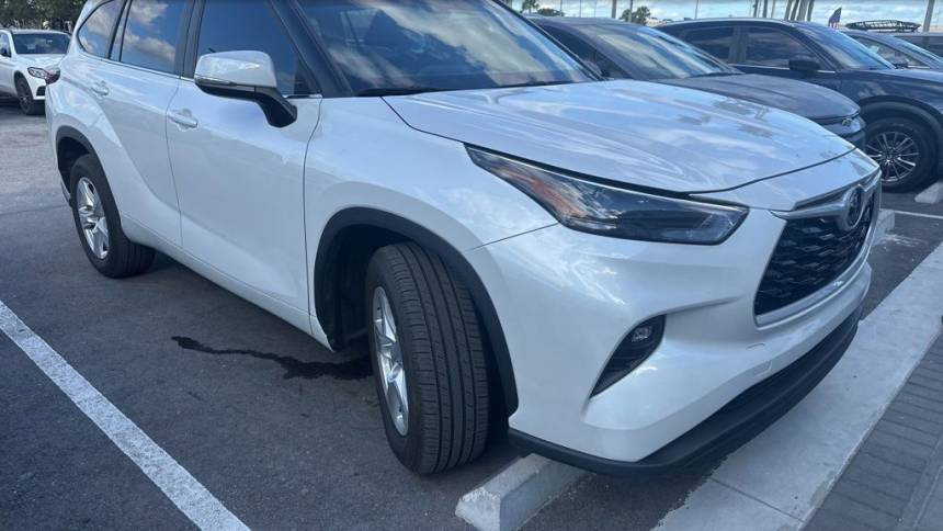 2024 Toyota Highlander LE — SUV — 8,886 mi — Miami, FL