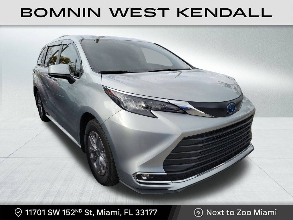 2024 Toyota Sienna XLE — Minivan — 5,019 mi — Miami, FL