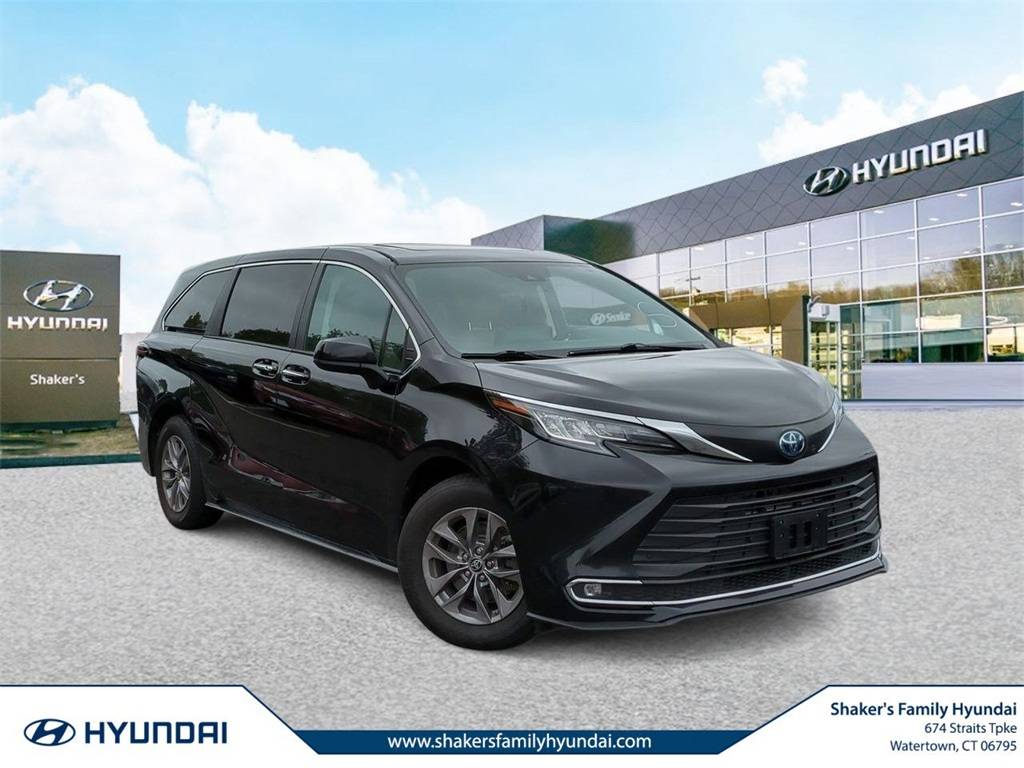 2023 Toyota Sienna XLE — Minivan — 80,111 mi — Watertown, CT