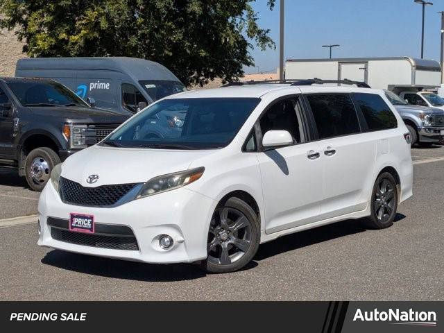 2016 Toyota Sienna SE — Minivan — 135,985 mi — Valencia, CA