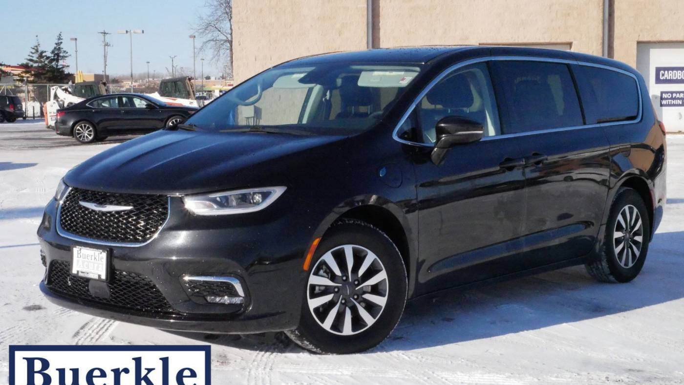 2022 Chrysler Pacifica Hybrid Touring L — Minivan — 66,624 mi — Minneapolis, MN