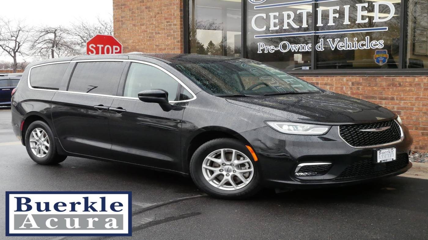 2023 Chrysler Pacifica Touring L — Minivan — 62,869 mi — Minneapolis, MN