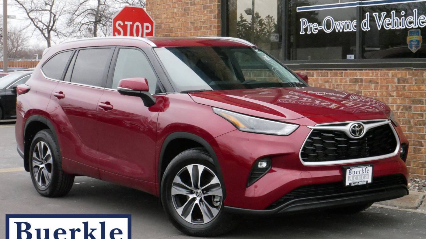 2023 Toyota Highlander XLE — SUV — 33,871 mi — Minneapolis, MN