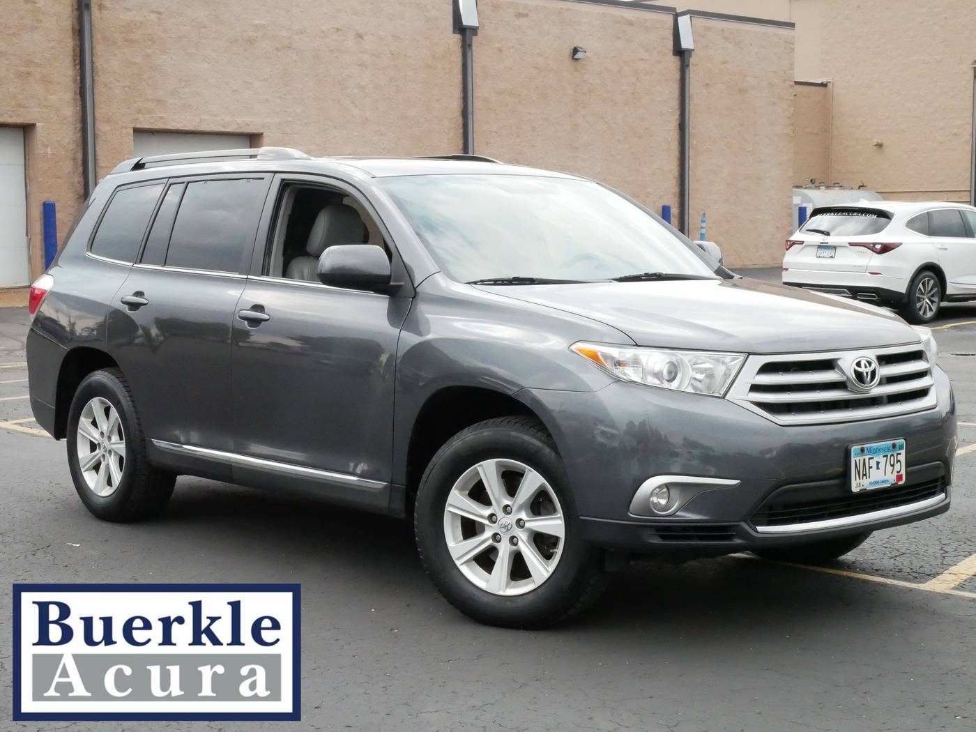 2011 Toyota Highlander SE V6 — SUV — 133,562 mi — Minneapolis, MN