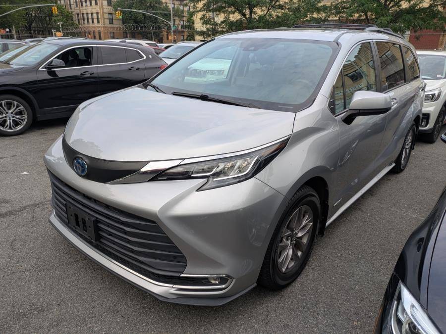 2021 Toyota Sienna XLE — Minivan — 166,868 mi — Long Island City, NY