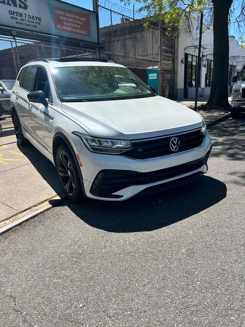 2023 Volkswagen Tiguan SE R-Line Black — SUV — 35,388 mi — Long Island City, NY