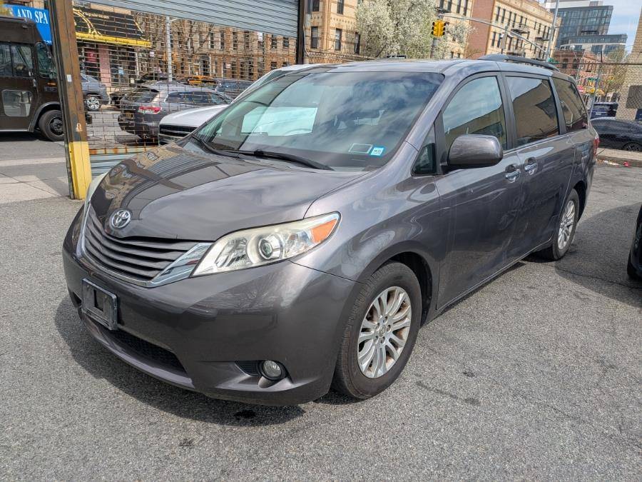 2015 Toyota Sienna XLE Premium — Minivan — 125,968 mi — Long Island City, NY