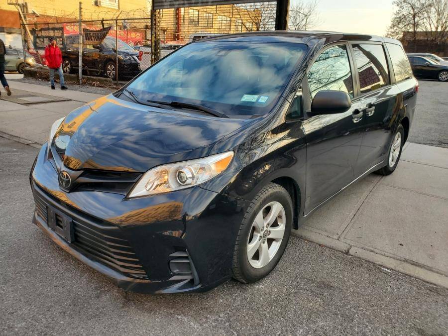 2019 Toyota Sienna L — Minivan — 57,612 mi — Long Island City, NY