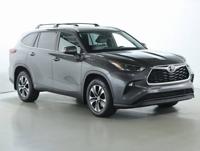 2023 Toyota Highlander XLE — SUV — 33,503 mi — Westlake, OH