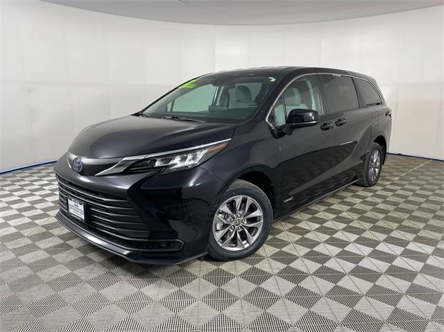 2021 Toyota Sienna LE — Minivan — 34,732 mi — Bremerton, WA