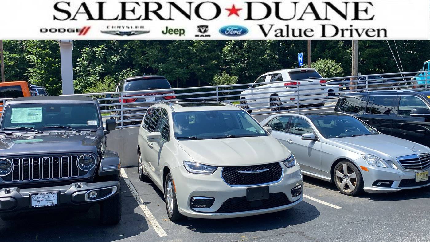 2021 Chrysler Pacifica Touring L — Minivan — 39,639 mi — Summit, NJ