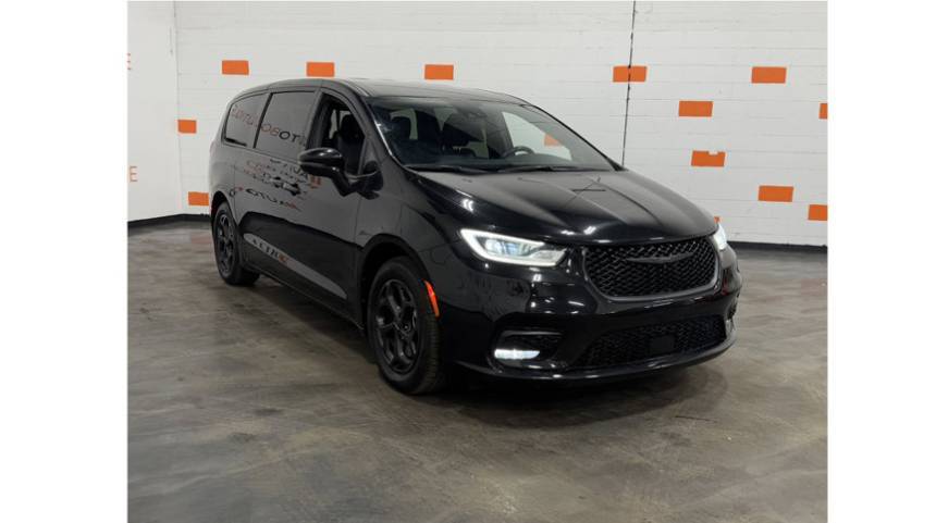 2022 Chrysler Pacifica Hybrid Touring L — Minivan — 74,757 mi — Columbus, OH