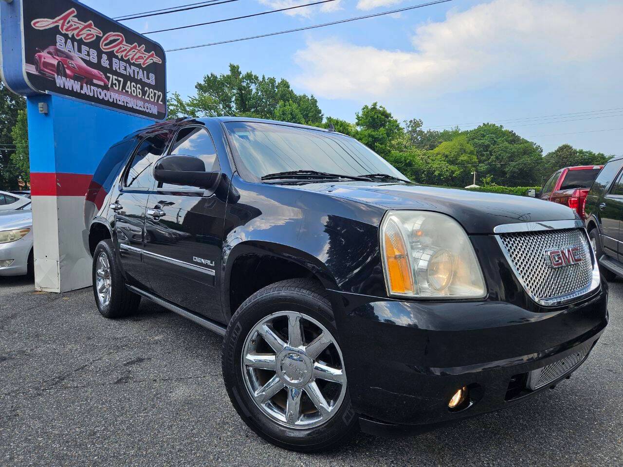 2011 GMC Yukon Denali — SUV — 158,012 mi — Norfolk, VA