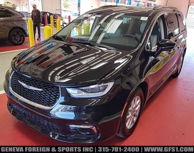 2021 Chrysler Pacifica Touring L — Minivan — 71,276 mi — Geneva, NY