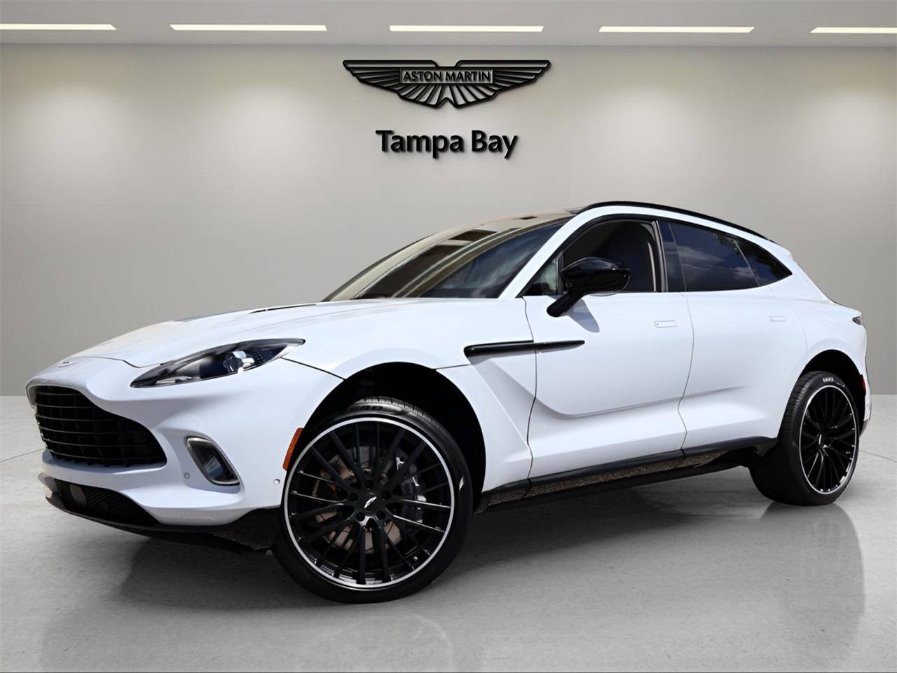 2022 Aston Martin DBX