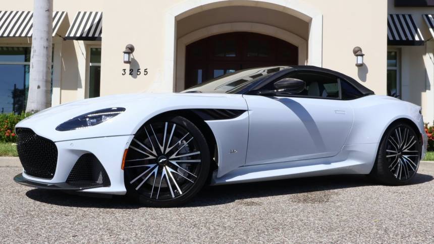 2023 Aston Martin DBS