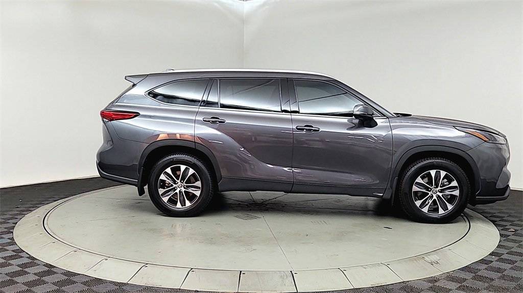 2022 Toyota Highlander XLE — SUV — 32,989 mi — Tigard, OR