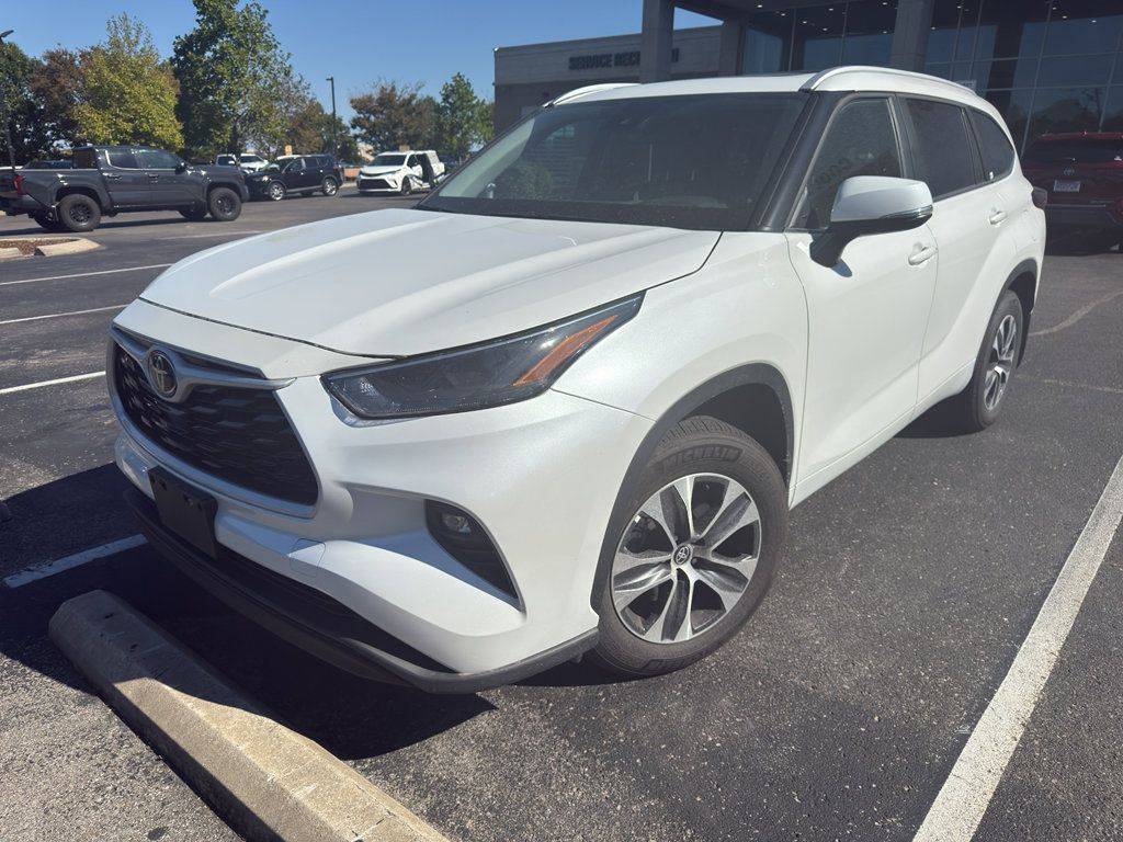 2025 Toyota Highlander XLE — SUV — 17,880 mi — Franklin, TN