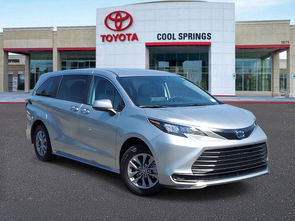 2024 Toyota Sienna LE — Minivan — 10,663 mi — Franklin, TN