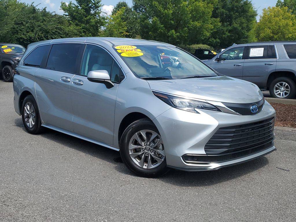 2024 Toyota Sienna LE — Minivan — 15,557 mi — Franklin, TN