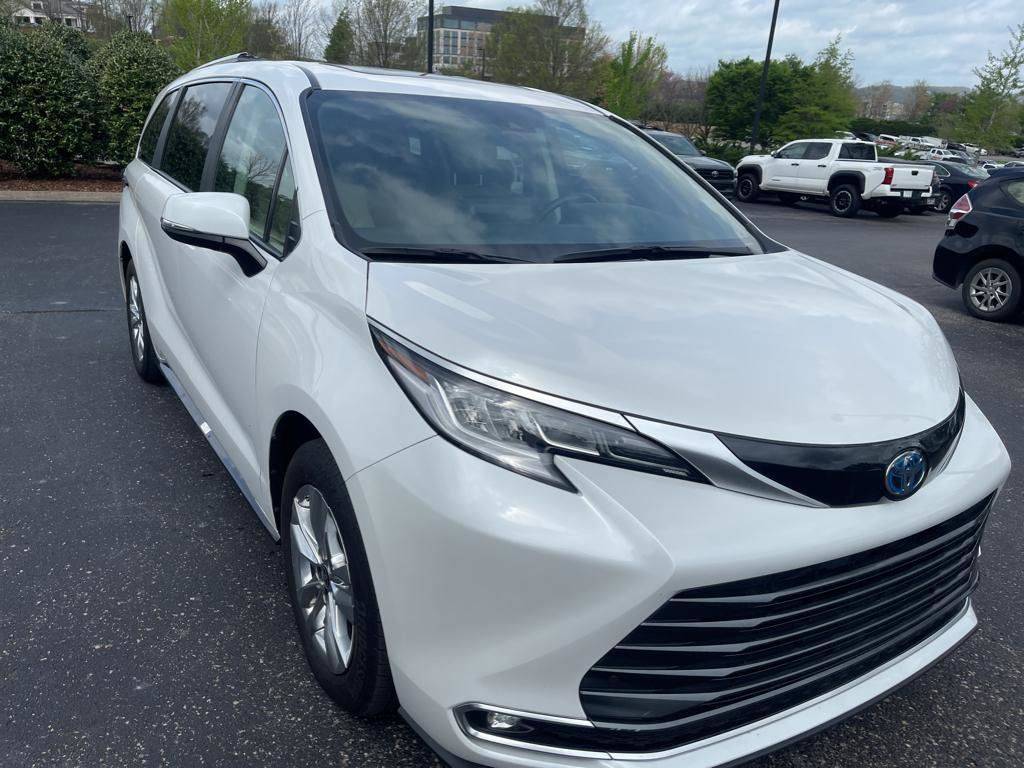 2024 Toyota Sienna Limited — Minivan — 27,635 mi — Franklin, TN