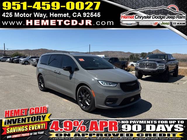 2023 Chrysler Pacifica Limited — Minivan — 10,527 mi — Hemet, CA