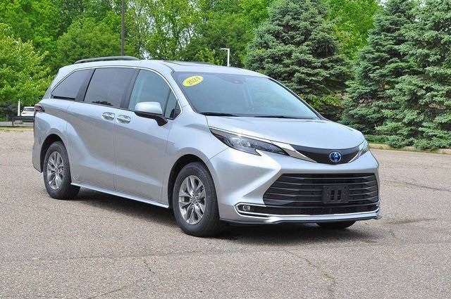 2024 Toyota Sienna XLE — Minivan — 51,696 mi — Canton, MI
