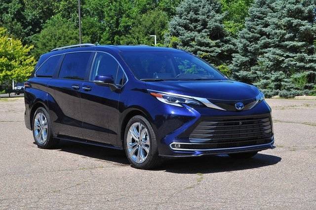 2023 Toyota Sienna Platinum — Minivan — 39,876 mi — Canton, MI
