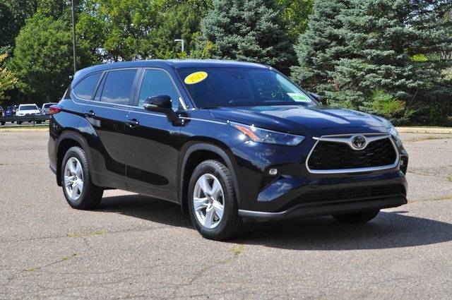 2023 Toyota Highlander LE — SUV — 32,824 mi — Canton, MI