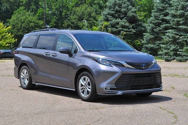 2022 Toyota Sienna XLE — Minivan — 68,232 mi — Canton, MI