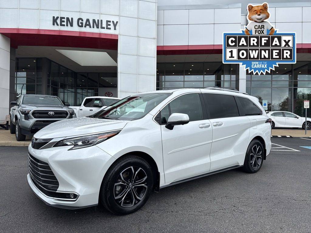 2025 Toyota Sienna Platinum — Minivan — 10,207 mi — Akron, OH