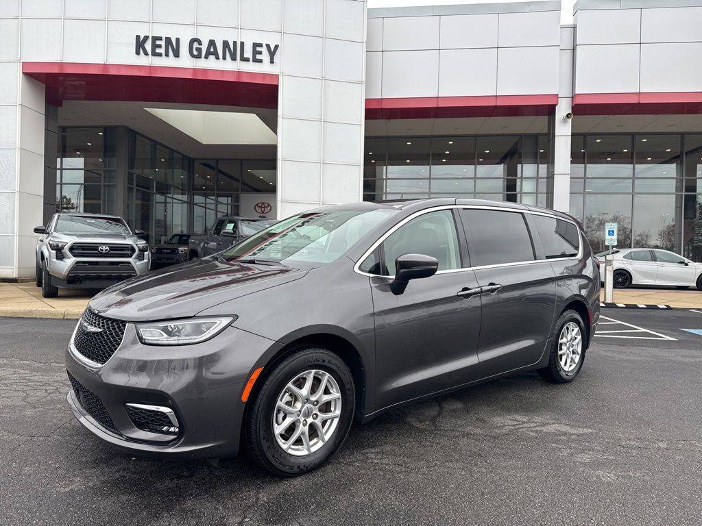 2023 Chrysler Pacifica Touring L — Minivan — 68,787 mi — Akron, OH