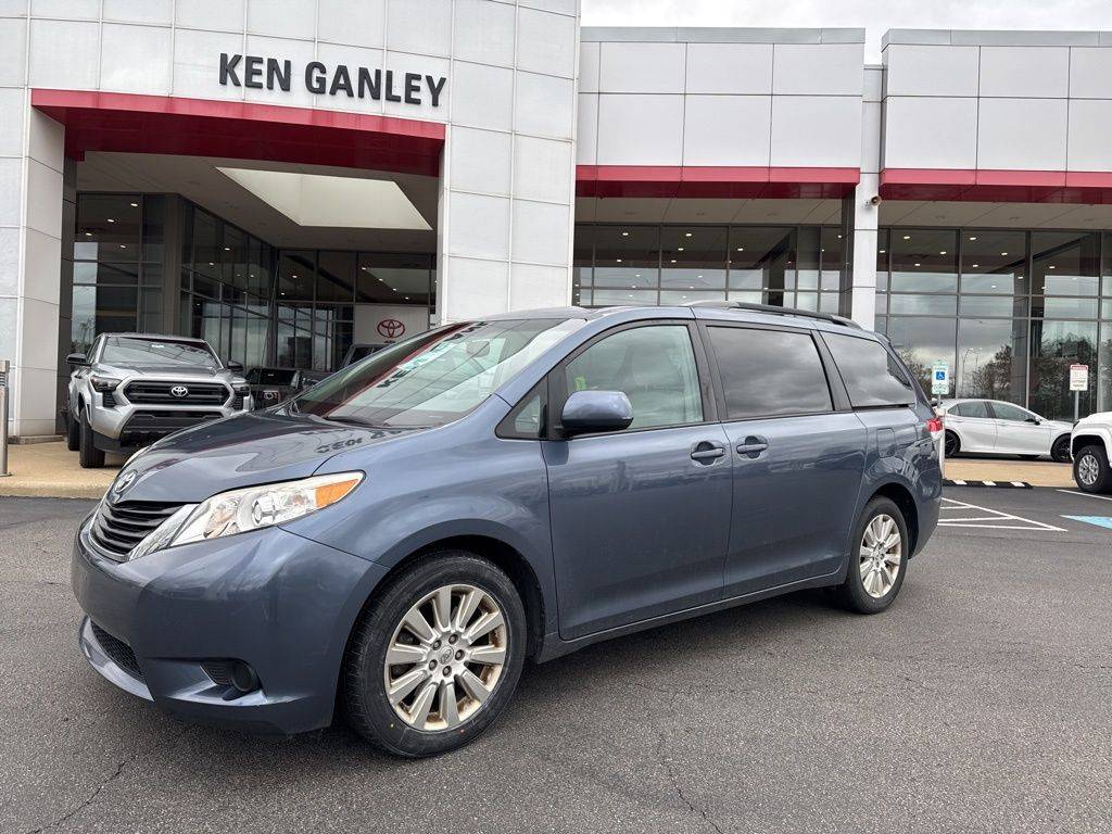 2013 Toyota Sienna LE — Minivan — 104,215 mi — Akron, OH
