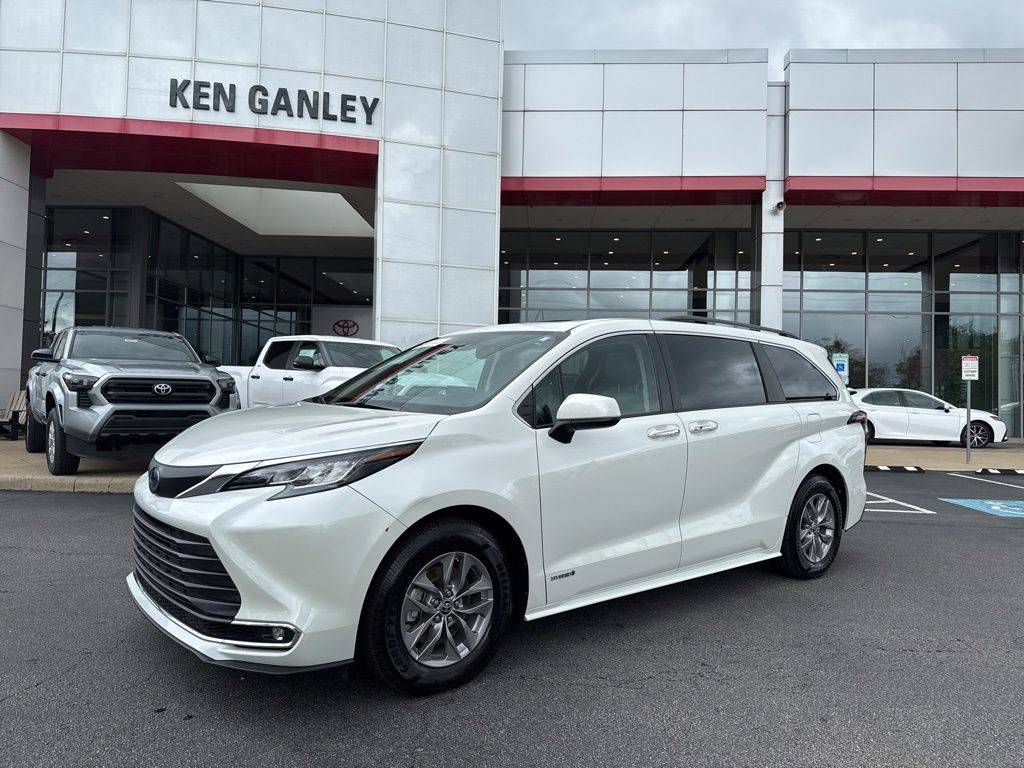 2021 Toyota Sienna XLE — Minivan — 39,417 mi — Akron, OH