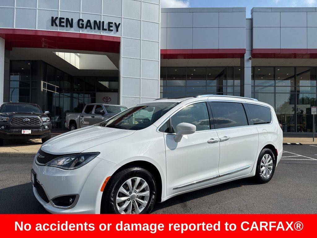 2019 Chrysler Pacifica Touring L — Minivan — 105,954 mi — Akron, OH