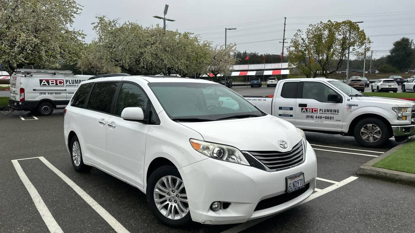 2011 Toyota Sienna XLE — Minivan — 122,502 mi — Folsom, CA
