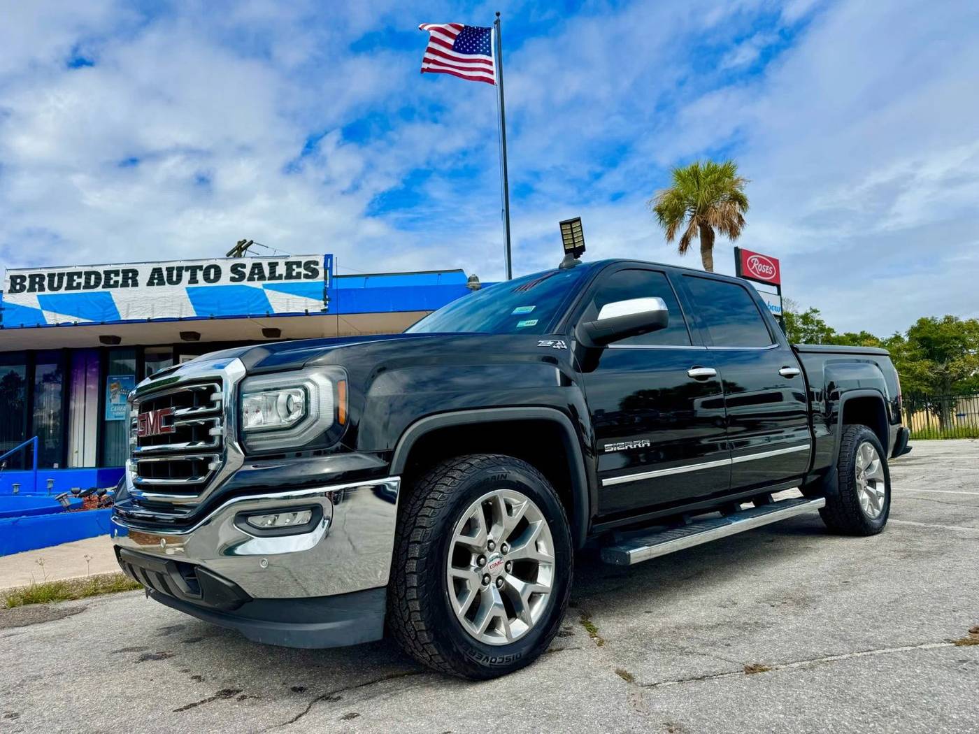 2017 GMC Sierra 1500 SLT — Pickup Truck — 135,168 mi — Jacksonville, FL